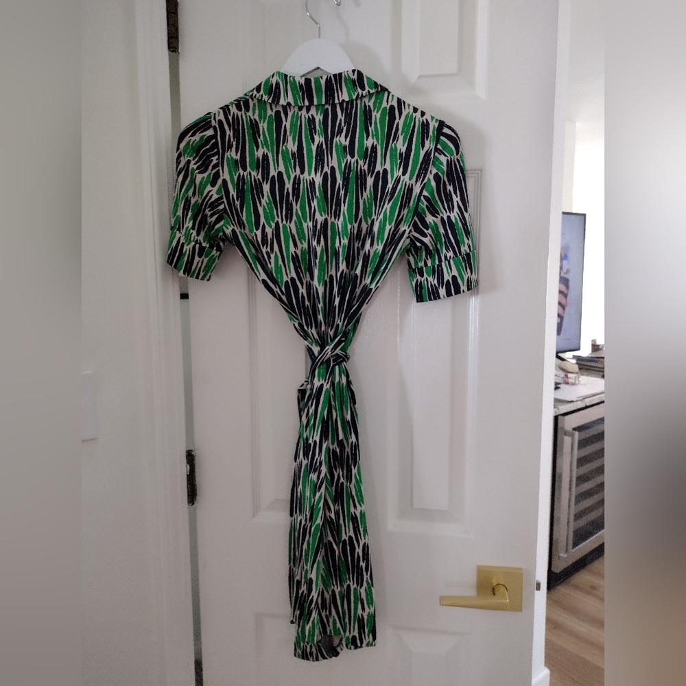 Diane Von Furstenberg Silk Jillia Wrap Dress Size 4 Green Black White DVF Dress - Picture 8 of 10